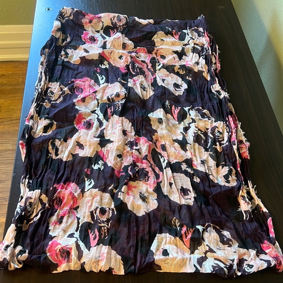 American Eagle floral infinity scarf - Picture 2 of 2